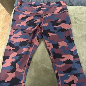 EUC lululemon Wunder Under pink camo leggings